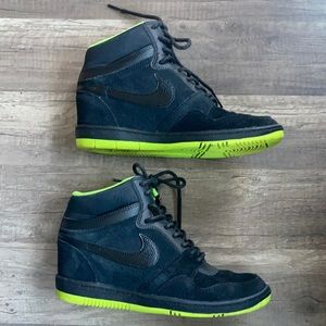 Nike Sky High Black/Neon green gum